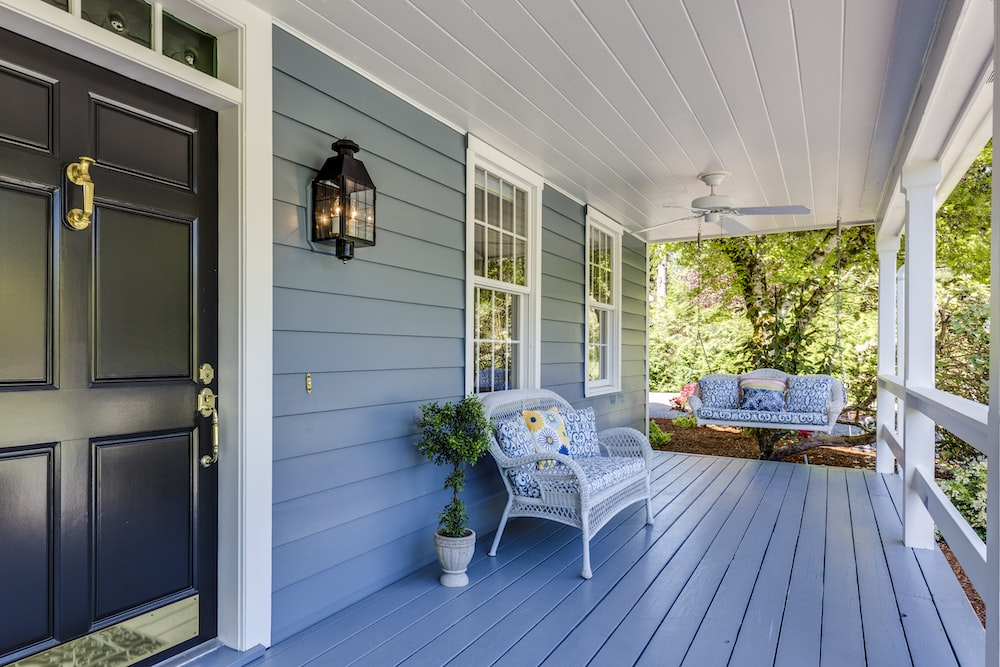 How to Buy the Right Wooden Door to Improve Your Curb Appeal